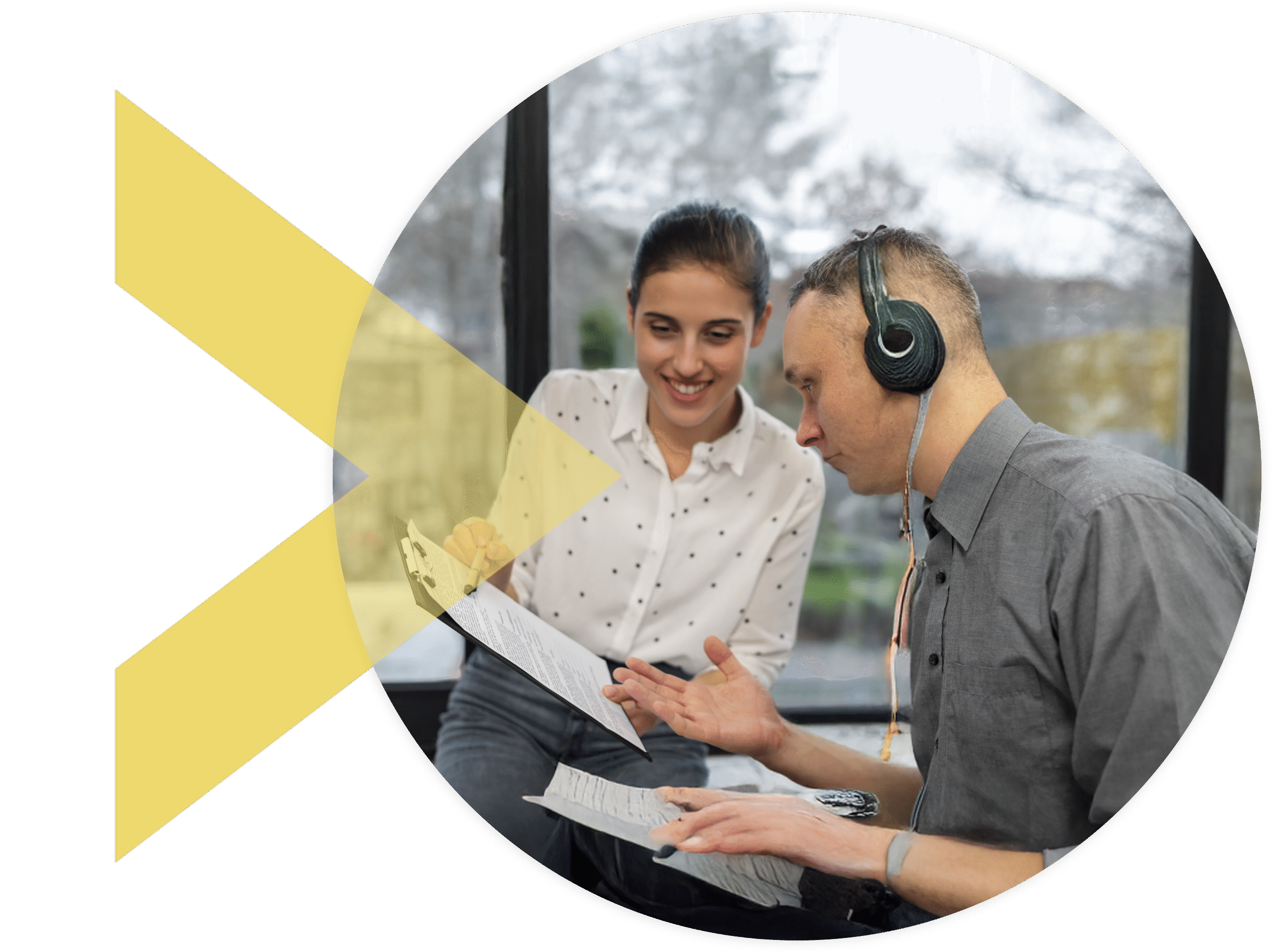 CyberCityMX career agent confidently working at a desk with a headset, symbolizing growth opportunities and a dynamic work environment.